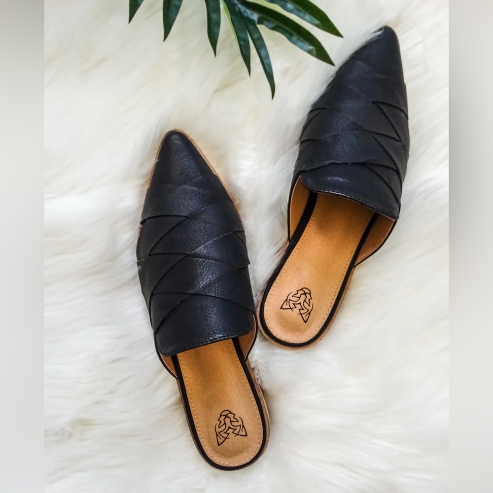 SOLD BEAST FASHION woven mules in cognac - Picture 1 of 8